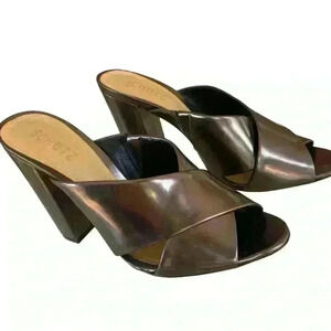 Schutz Maisie Leather Criss Cross Block Heel Sandals. Metallic Grey. Size 10